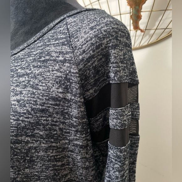 Wet Seal | Long Sleeved Tee - Picture 3 of 7